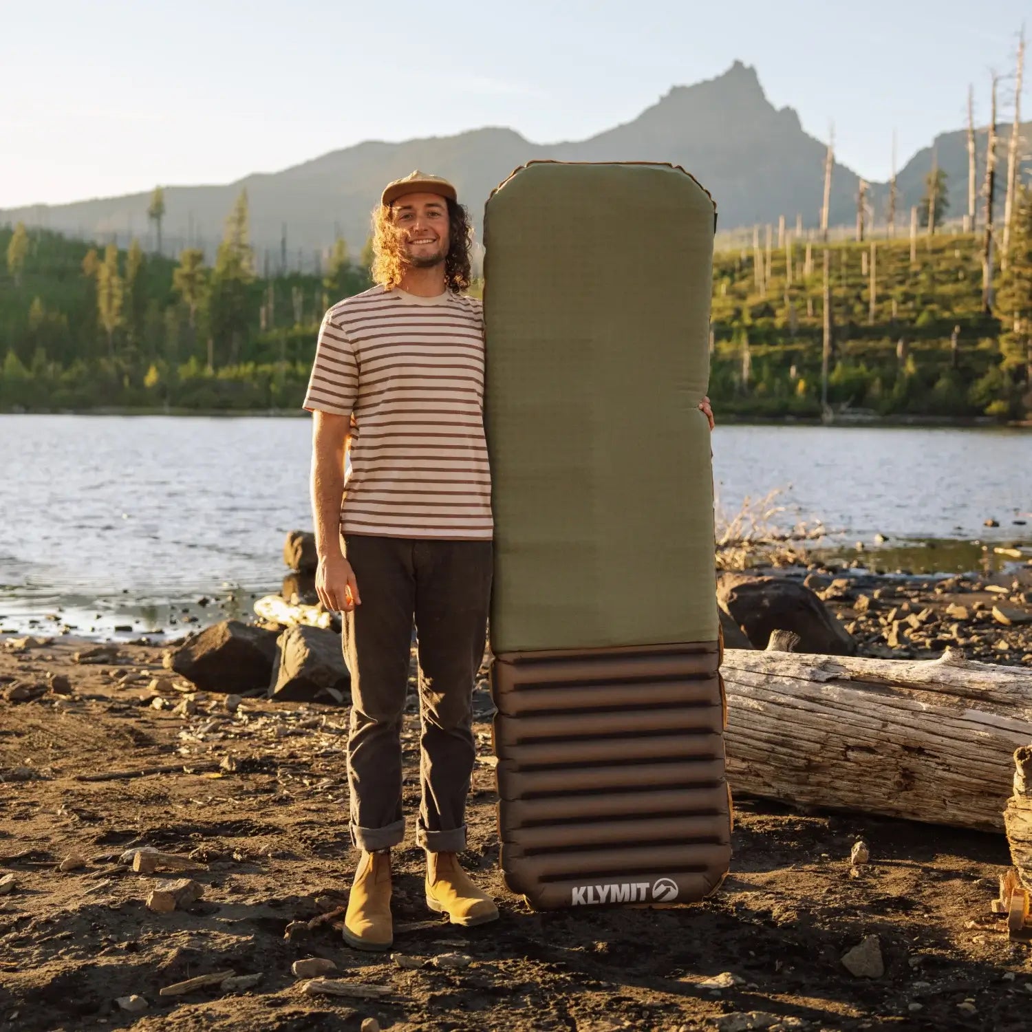 Insulated-feel sleeping pad providing stable support on cool nights