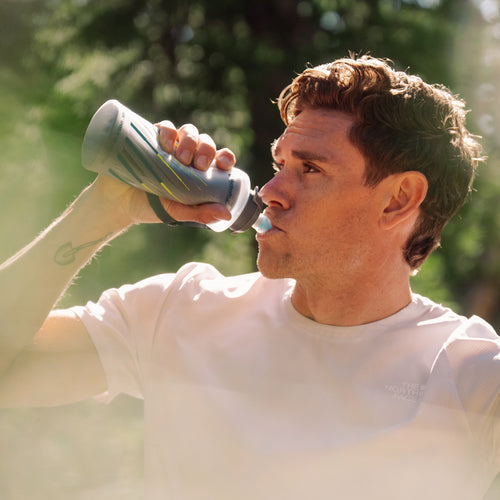 Adjustable sweatproof hand strap on insulated running flask
