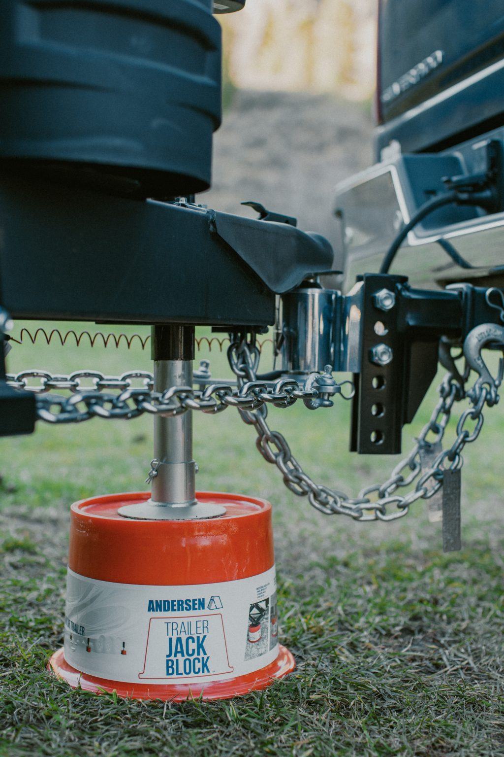 2-5/16-inch hitch ball and 2.5-inch shank of Andersen weight distribution system