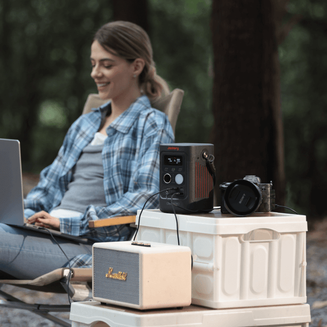 Small portable power station supporting up to 5 devices at once