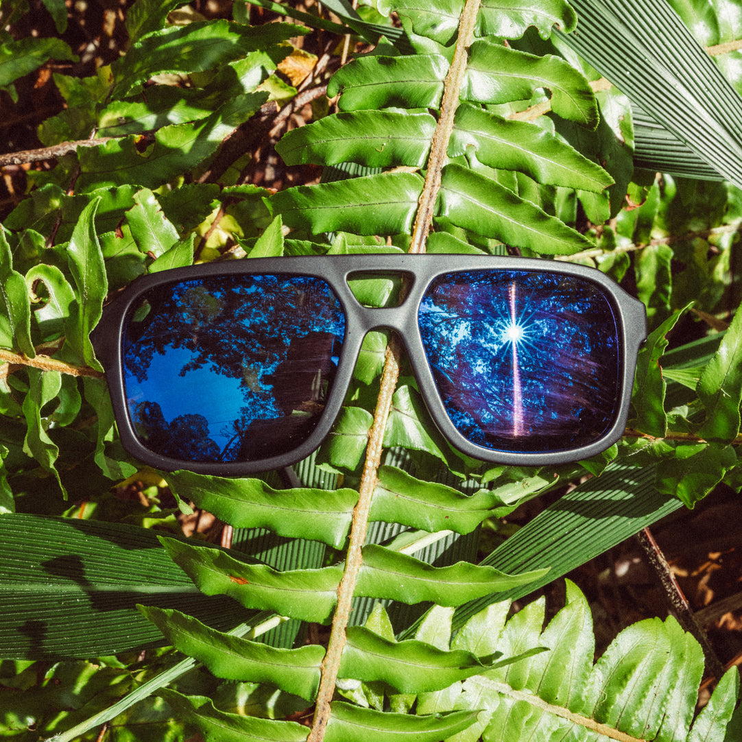 Bold oversized aviator sunglasses with polarized UV protection lenses