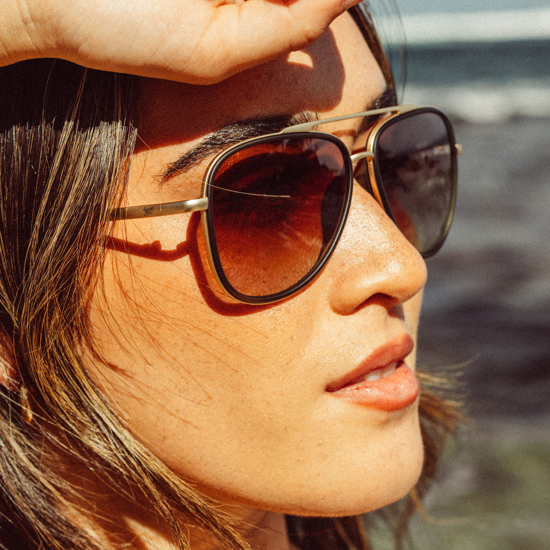 Oversized vintage-style aviator sunglasses with polarized Aura lenses