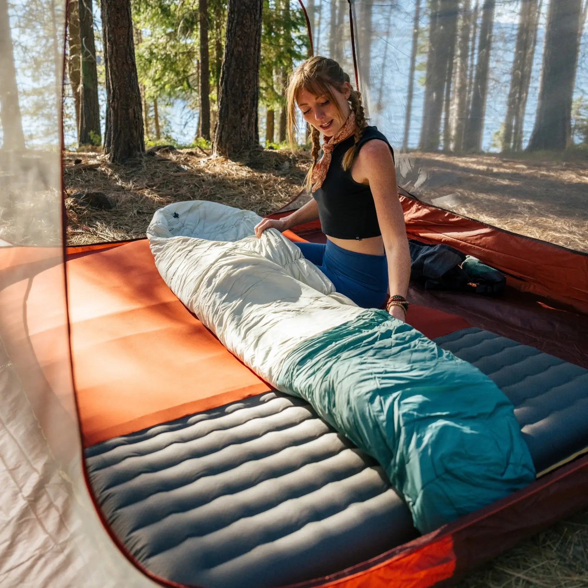 The insulated mummy hood of the Sojourn Stretch 20, featuring a draft collar and adjustable drawcord to seal in warmth and block cold air.