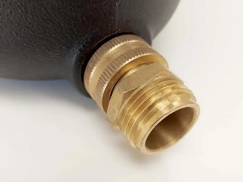 On-the-go pressurized water solution with Pump Cap 