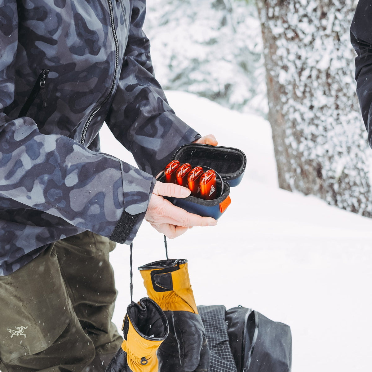 Ripple magnetic charging dock for multiple hand warmers