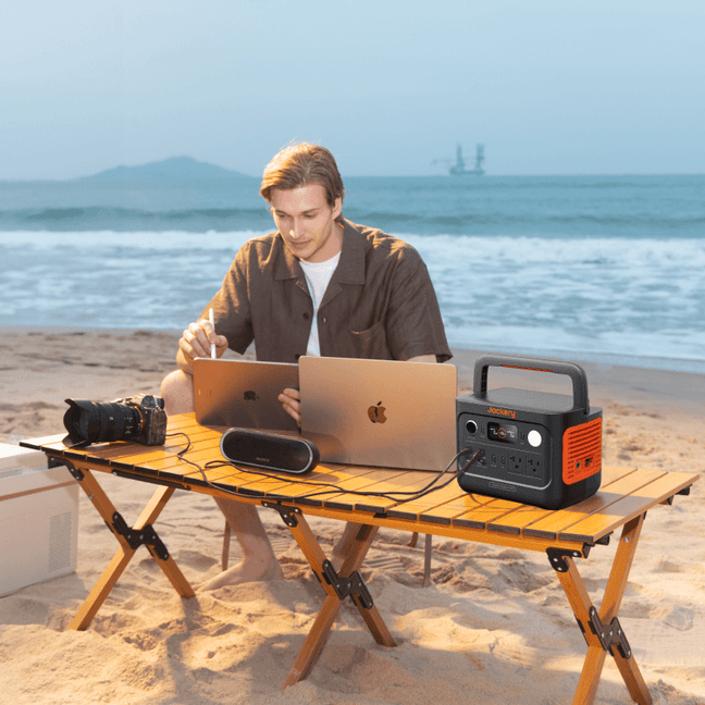 UPS backup power station for WiFi and home essentials