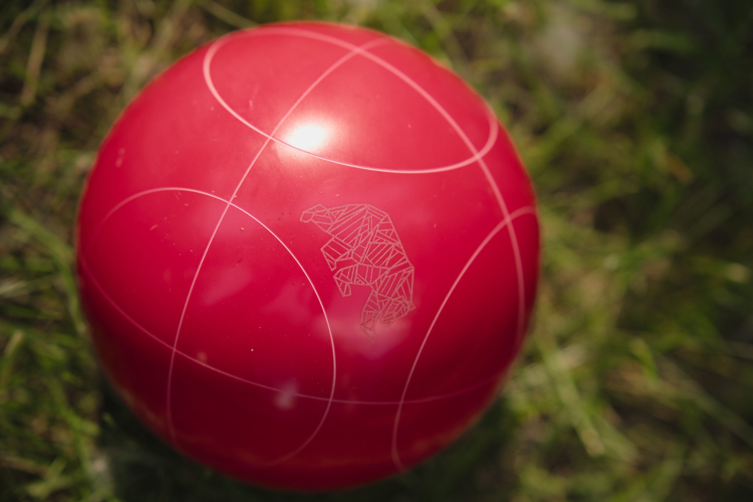 Kuma Bocce Ball Set featuring eight 100mm red and grey bocce balls