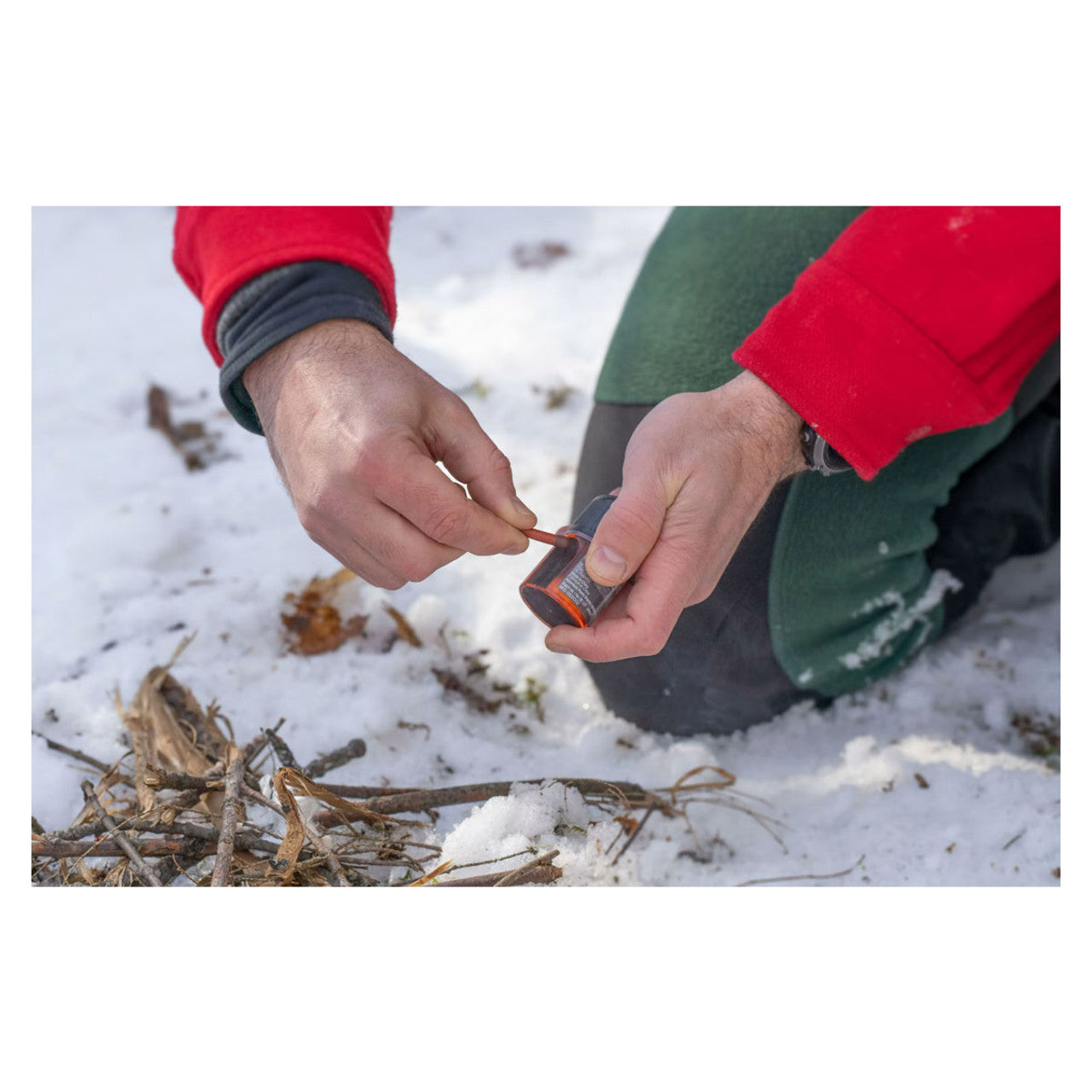 25 Matches - Each case comes with 25 weatherproof matches
