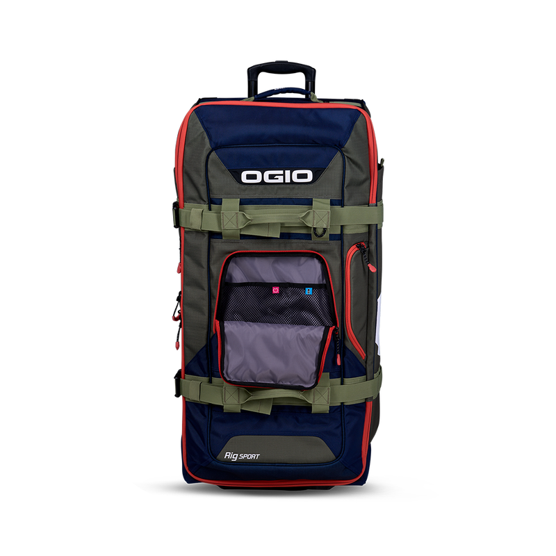 Exterior water bottle pocket and full-length side sleeves on Rig ST Travel Bag