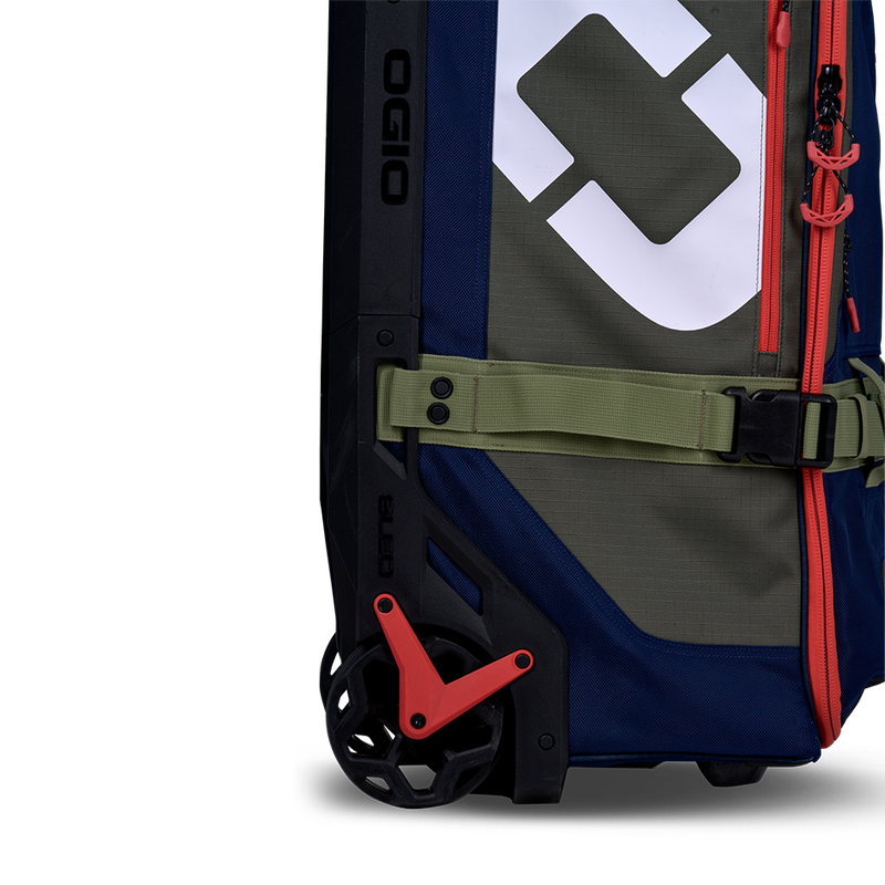 Rig ST Travel Bag with quiet low-drag wheels and wide wheelbase for stability