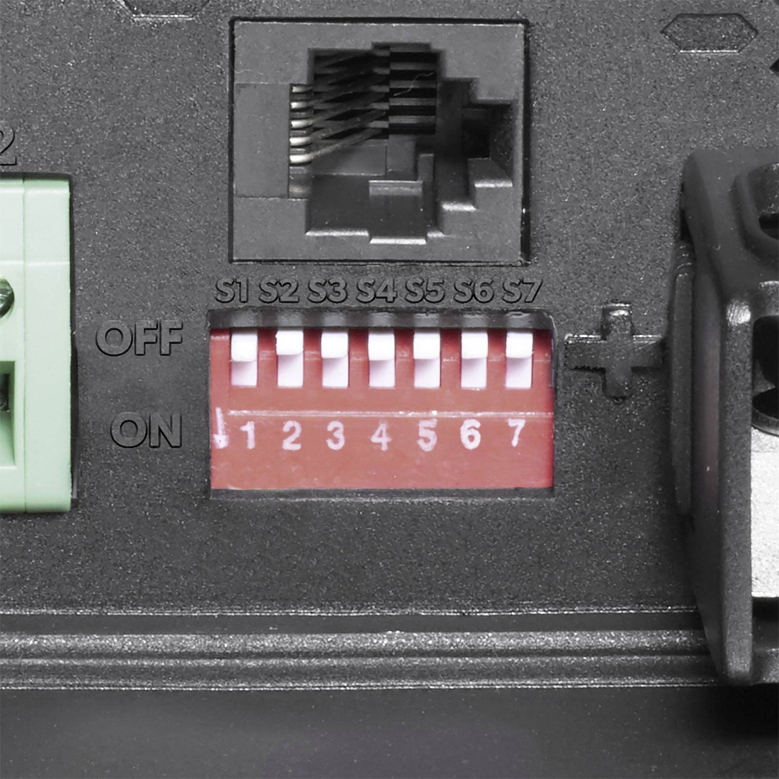 Automotive DC to DC charger with 20 amp output and stable voltage regulation
