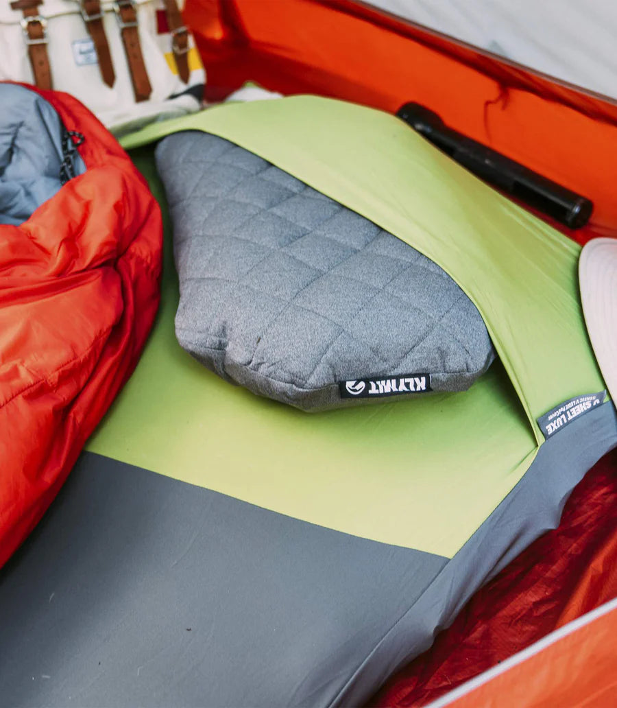 A graphic listing compatible sleeping pads, with "Not Compatible" prominently displayed for the Static V, Double V, and Hammock V.