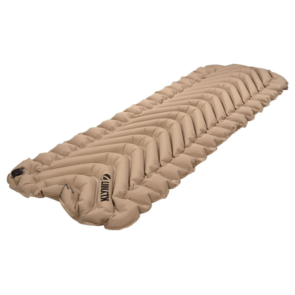 Top-down view of the fully inflated Insulated Static V sleeping pad showing its V-shaped chamber design and integrated side rails for ergonomic support.

