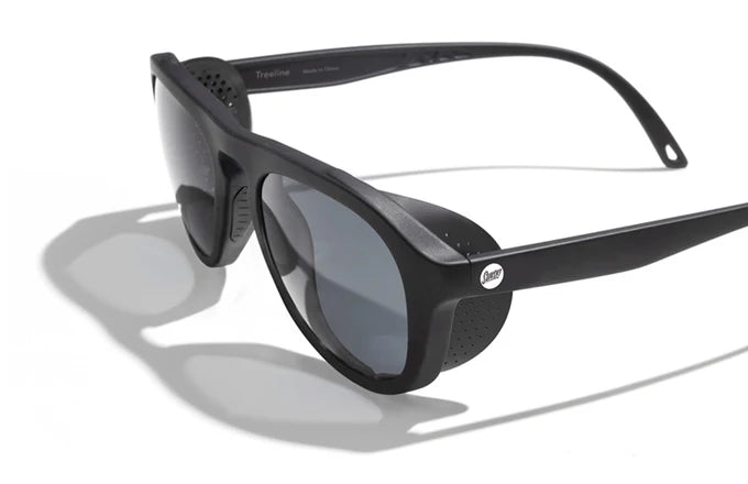 Polarized polycarbonate lenses with variable VLT filters, ensuring superior clarity in high-glare environments like snow and water or low-light areas under tree cover.