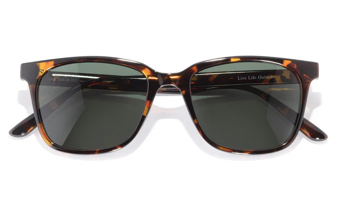 Ventana sunglasses with classic square frame in a front-facing view