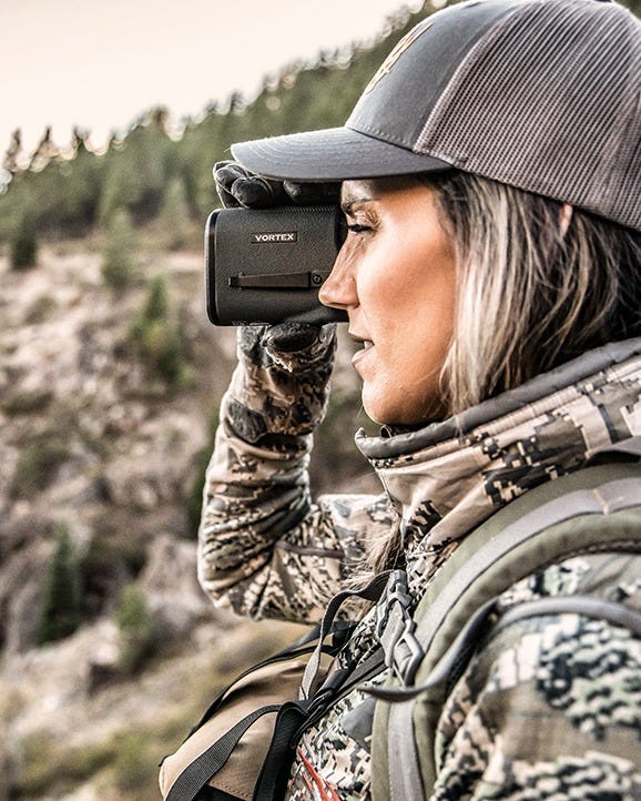Diamondback HD 2000 rangefinder controls and eyepiece